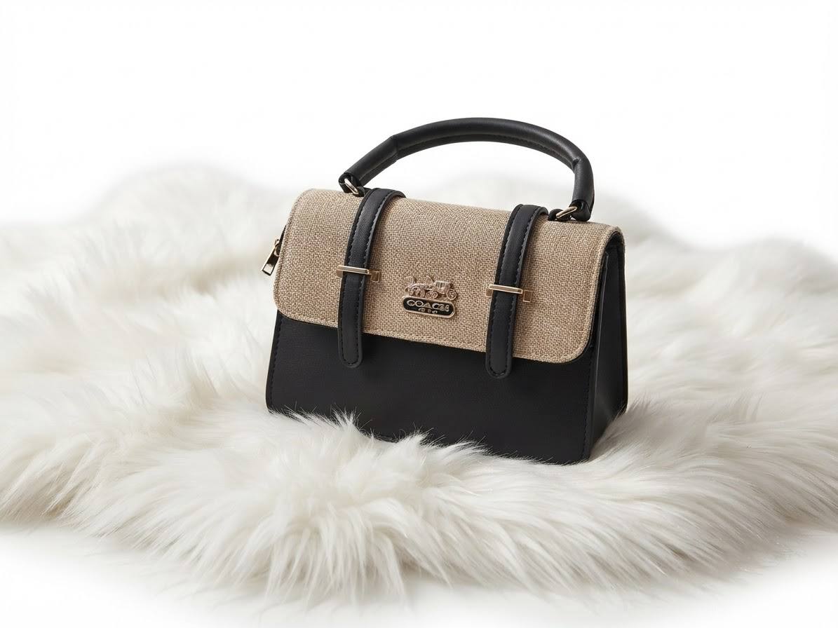 حقيبة كروس كلاسيكية بلمسة عصرية - Classic Crossbody Bag with a Modern Twist